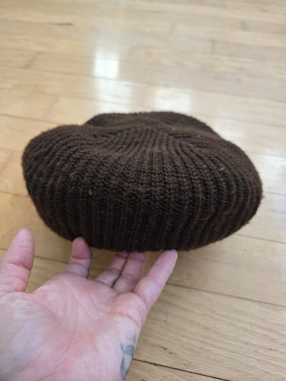 vintage Y2K | whimsy brown monochrome knit tam beanie - Picture 2 of 6